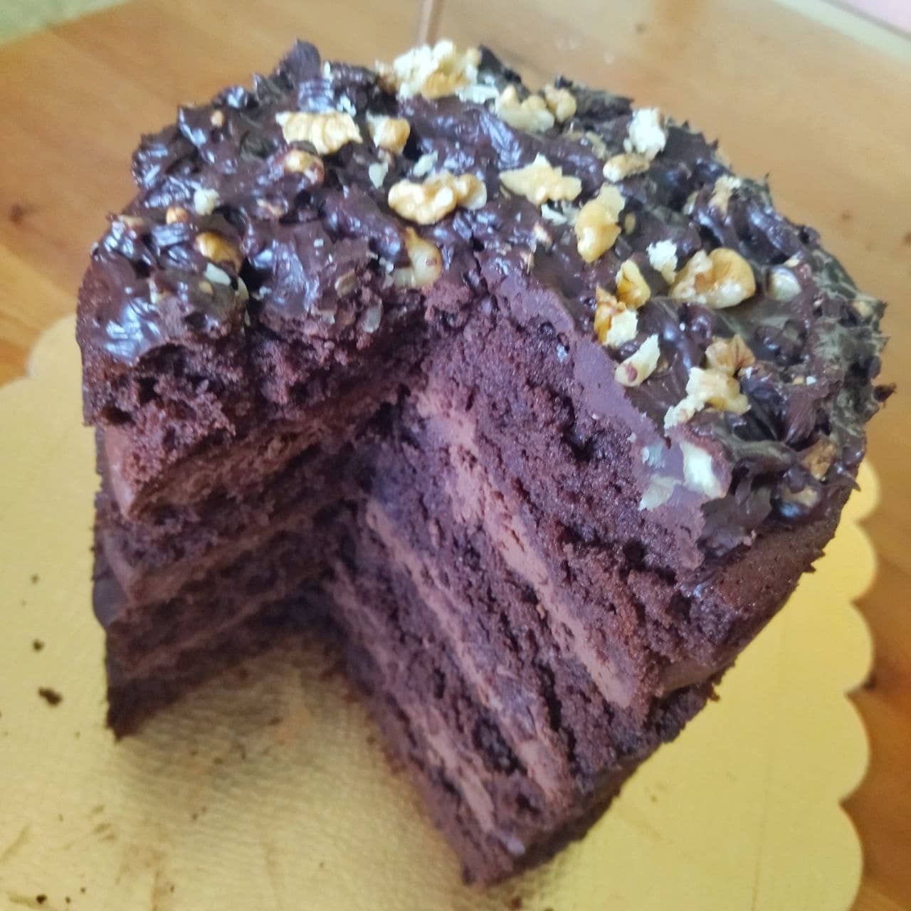 Torta de chocolate cortada